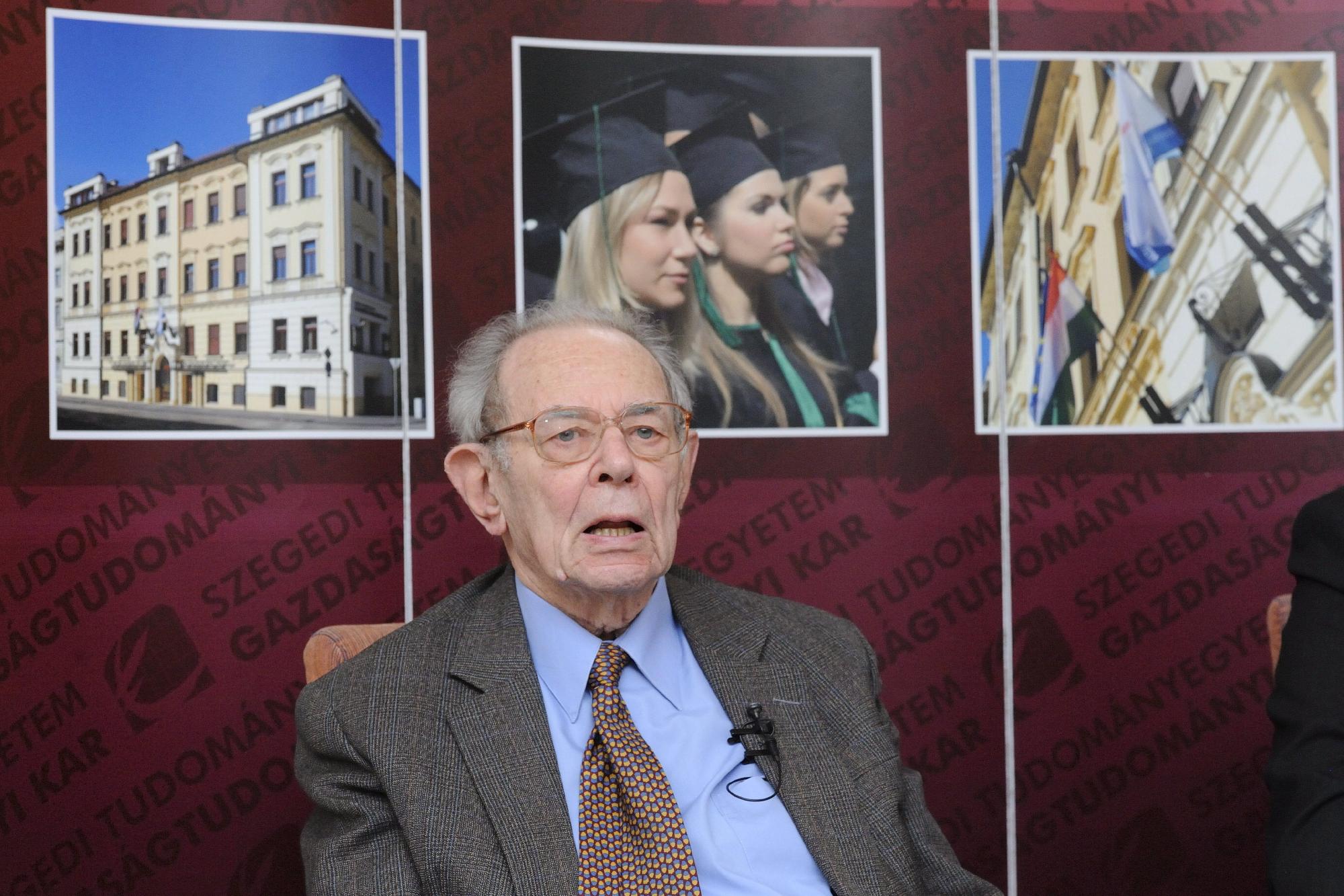 Elhunyt Kornai János közgazdász