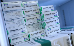 Menczer: Egy éven belül indulhat a magyarországi Sinopharm-gyártás