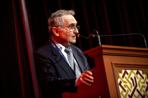 Egy diplomata nem robot