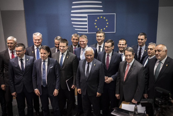 Orbánnak is elege lehet a nyomásból