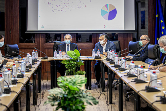 Kunetz: A kormány hagyja abba a járványkezelést, foglalkozzon focival 