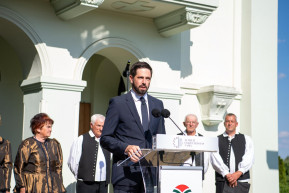 Csak a magyar katonáknak dolgozó afgánok megsegítésén gondolkodik a kormány