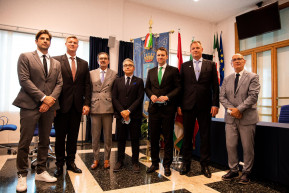 Csiszár Jenőnek a Comói-tó partján bérel luxusvillát a külügy