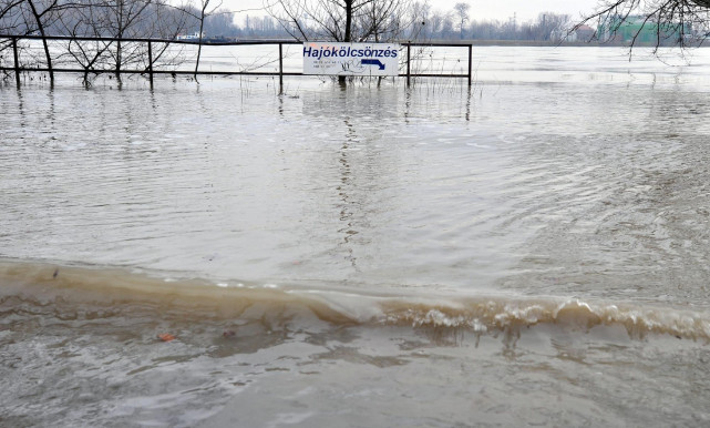 Római part – Hátrább a gáttal!