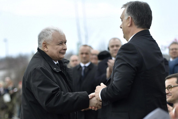 Csúszhatnak az uniós kifizetések Orbán és Kaczyński miatt