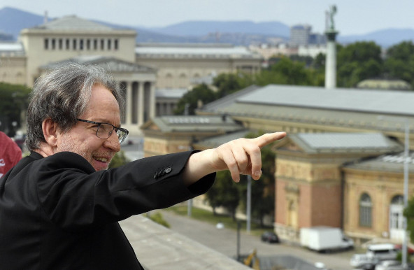 Nagyvonalúságot vár Baán az újonnan meggazdagodott elittől