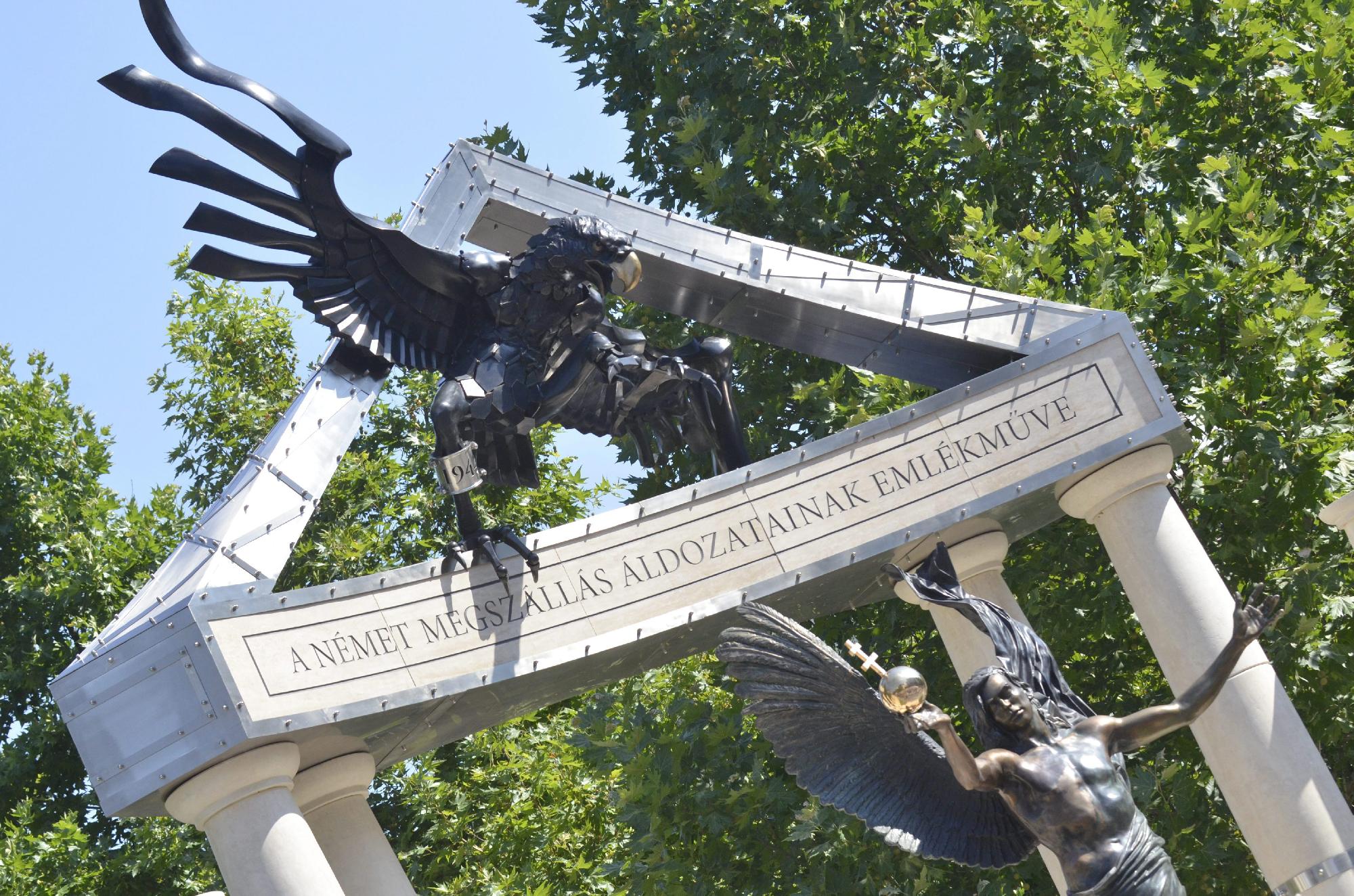 A német megszállás áldozatainak emlékműve