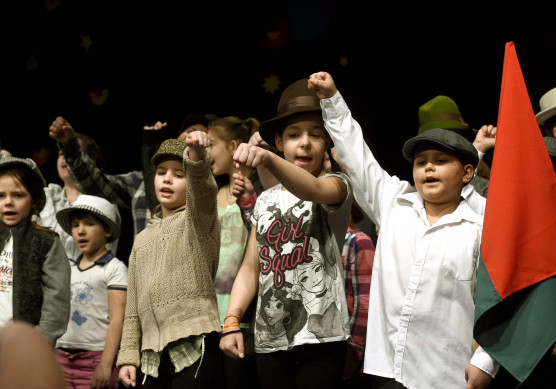 Gyerkőcök a világtól elzárva