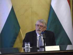 Kásler: Megint lesznek tervezett műtétek