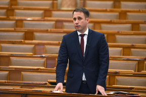 Már lehet regisztrálni koronavírus elleni vakcinára