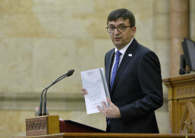 Az ÁSZ-elnök Domokos lesz a legjobban fizetett állami vezető, Matolcsyt is megelőzi