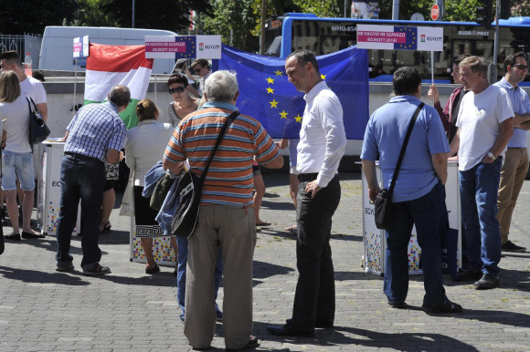 Fideszes segítséggel győzné le jobbikos riválisát a mátészalkai MSZP-s?