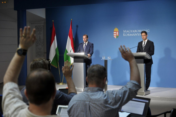 Az Orbán-kormányt a propaganda tartja életben