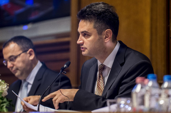 Új pártot alkotnak a tízek?