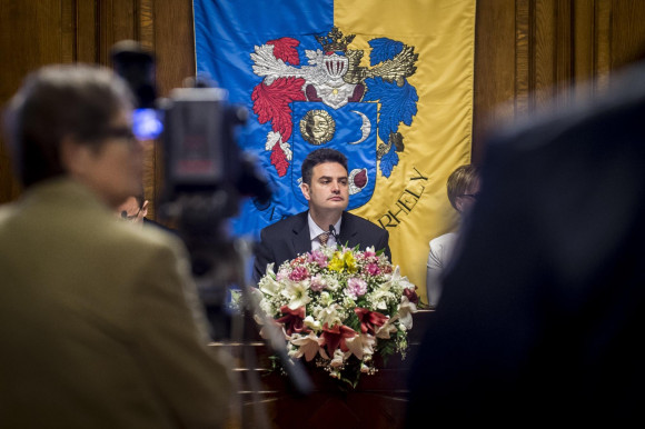 A helyi sajtóra is építenének a „tízek”