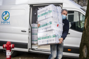 Amatőr hokiedző az 55 milliárdos kínai vakcinaüzlet hátterében