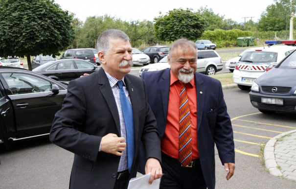 Pedagógiai alapelveknek mond ellent Takaró