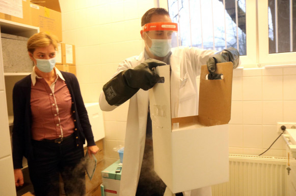 Kevesebb vakcinát szállít a Pfizer, mint ígérte