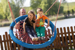 Járni-kelni már szabad, tüntetni nem