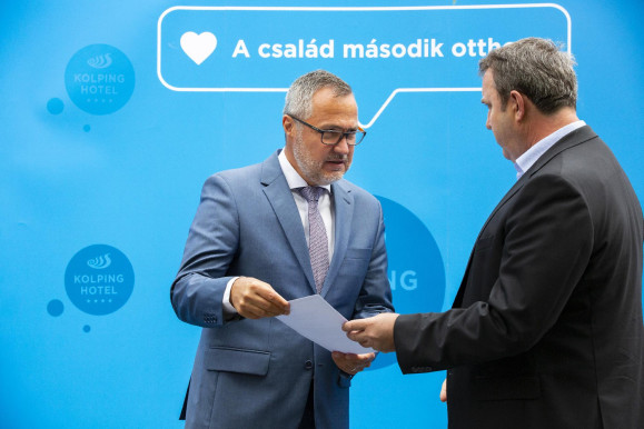 Aggódnak a turizmusban, hogy inkább élelmiszerre költik a SZÉP-kártyát