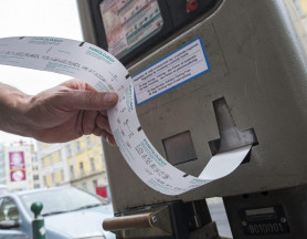 Meghosszabbította a kormány az ingyenes parkolást is