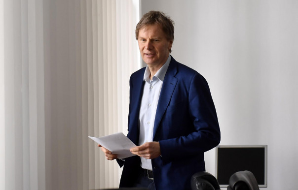 Fodor: Egyik irányba se adnám jó szívvel a szavazatom