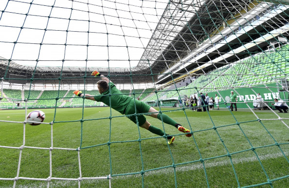 Magyar foci: a kis halakra mennek az ellenőrök