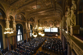 Idejön a tudományos világ, nincs itthon a kormány