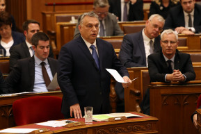 A fideszes nem vész el? - Szénási Sándor jegyzete