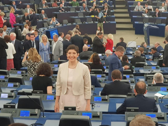 Dobrev Klára: Nem lángosozunk és sörözünk azokkal, akik belénk fojtják a szót