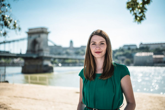 Szociális és zöld értékekről beszél Donáth Anna, a Momentum elnökjelöltje