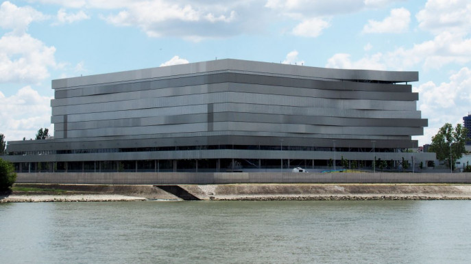 „A Duna Aréna ára a mentők kétéves költségvetése”