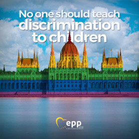 Szivárványszínűre festette a magyar Parlamentet közleményében a Fidesz volt EP-frakciója