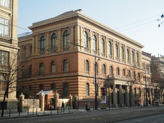 Nyílt levélben követel béremelést ezer ELTE-s dolgozó