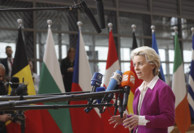 Megállapodtak az uniós olajszankcióról, Orbán nem vétózott, de megvédte a 