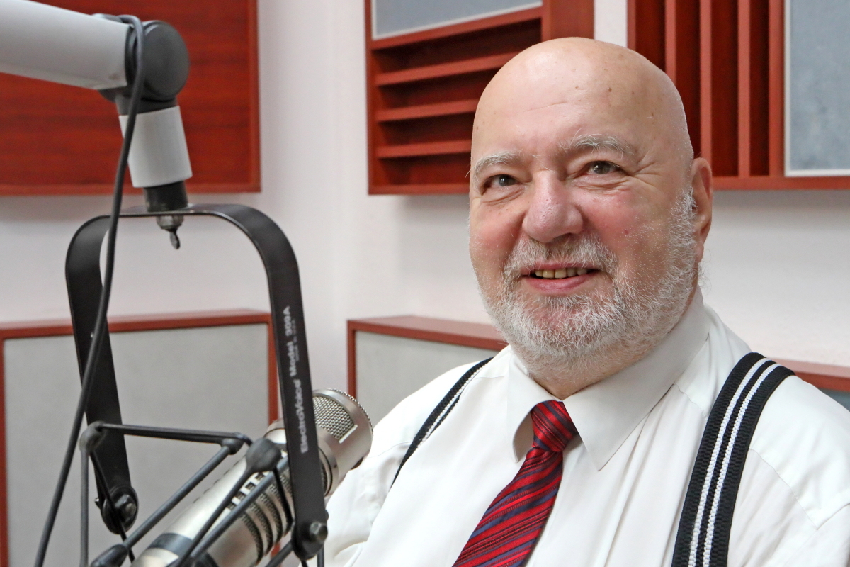 Eörsi Mátyás külpolitikai szakértő reggeli személy