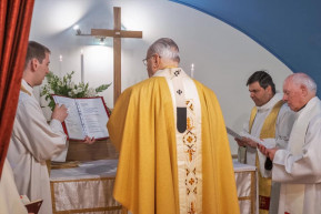 Kápolnaszentelés a Miniszterelnökségen: az állam felmondta a világnézeti semlegességet