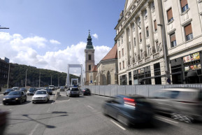 Feltette az ingatlan.com-ra az ellenzéki képviselő a belvárosi önkormányzat kiadó üzlethelységeit, hogy ne 