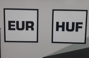 Pénzügyminisztérium a forint drasztikus romlásáról: Háború, Brüsszel