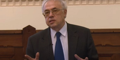 Falus András: Felülről utasították az OGYÉI-t, hogy idő előtt engedélyezze a Szputnyikot