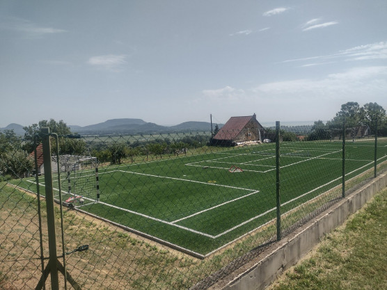 Hadházy Szijjártó focipályájáról: Szürreális, sokat elmond a rendszerről