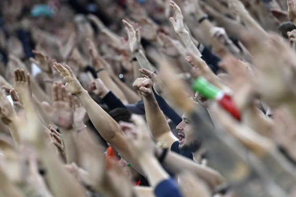 Cáfolta az UEFA, hogy engedélyezte volna a nagy-magyarországos molinókat