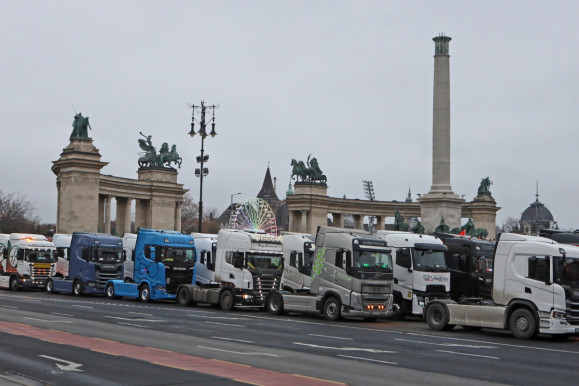 Lázár minisztériuma nem tárgyal tovább a fuvarozókkal egy kiszivárgott hangfelvétel miatt