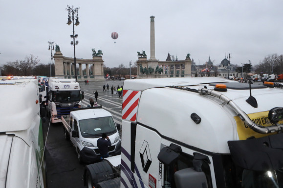 Fuvarozás: február közepéig új javaslatokat ígér a szaktárca