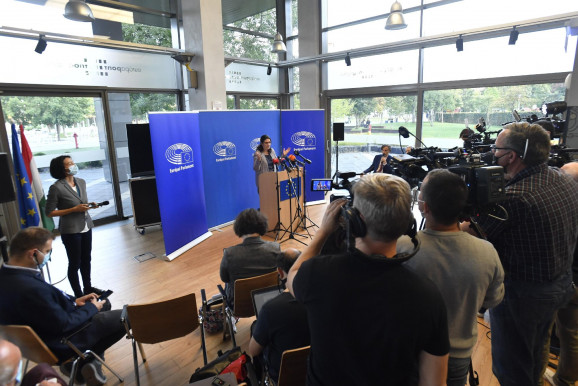 Hatalmas többséggel elfogadták az új 