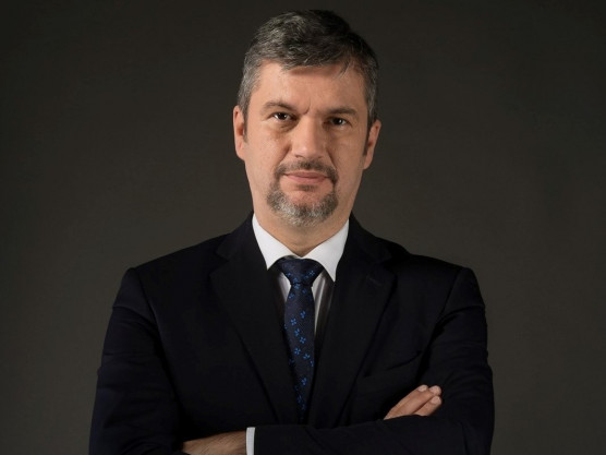 A Nemzeti Népegészségügyi Központ bepereli Hadházyt. A politikus örömmel állna egy polgári per elé