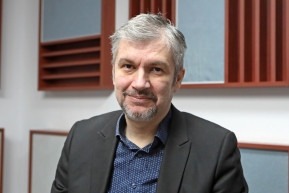 Hadházy: Ha egy autoriter hatalom fél, csavar egyet a demokrácián