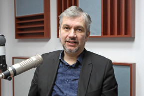 Hadházy: A megfélemlítés a célja a Juhásznál tartott házkutatásnak