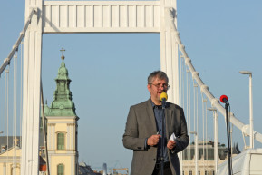 Hadházy: magát köpi szembe a Kúria, amikor nem engedélyezi a hídfoglalást