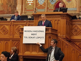 Hadházyt meglepte, hogy Orbán vidékizett